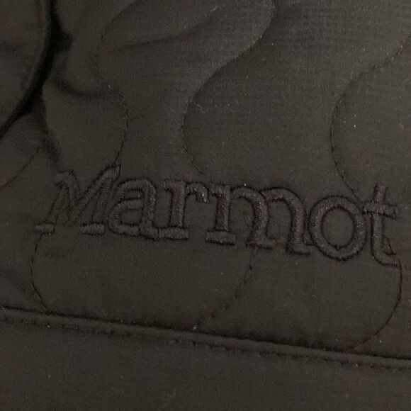 Marmot St. Moritz Black Quilted Woman’s Jacket with Faux Fur Collar. Size Small - Picture 4 of 13